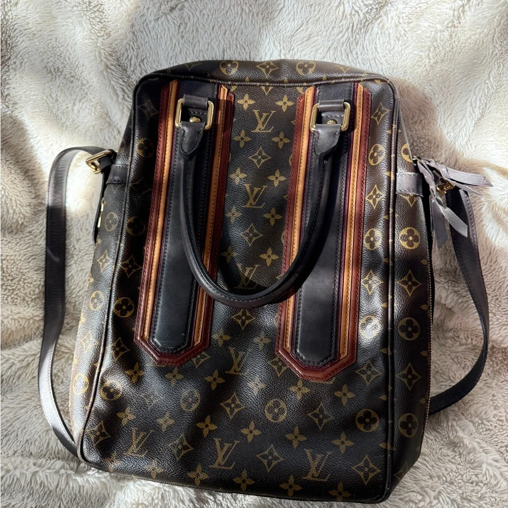 Louis Vuitton Porte-Documents Vertical Edition Bag with strap